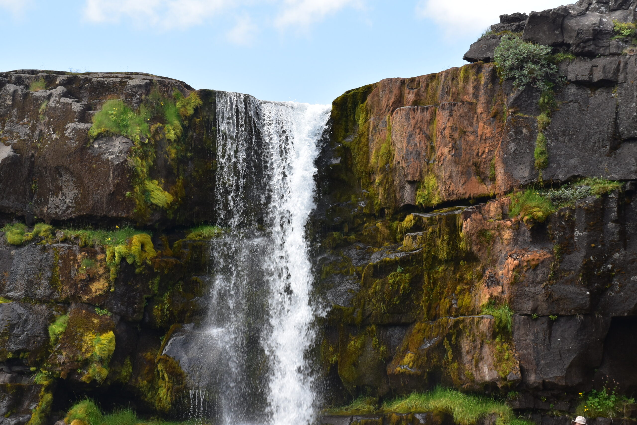 Islanda_03 - Thingviller 25 La cascata Öxaráfoss realizzata per portare acqua all'Althing