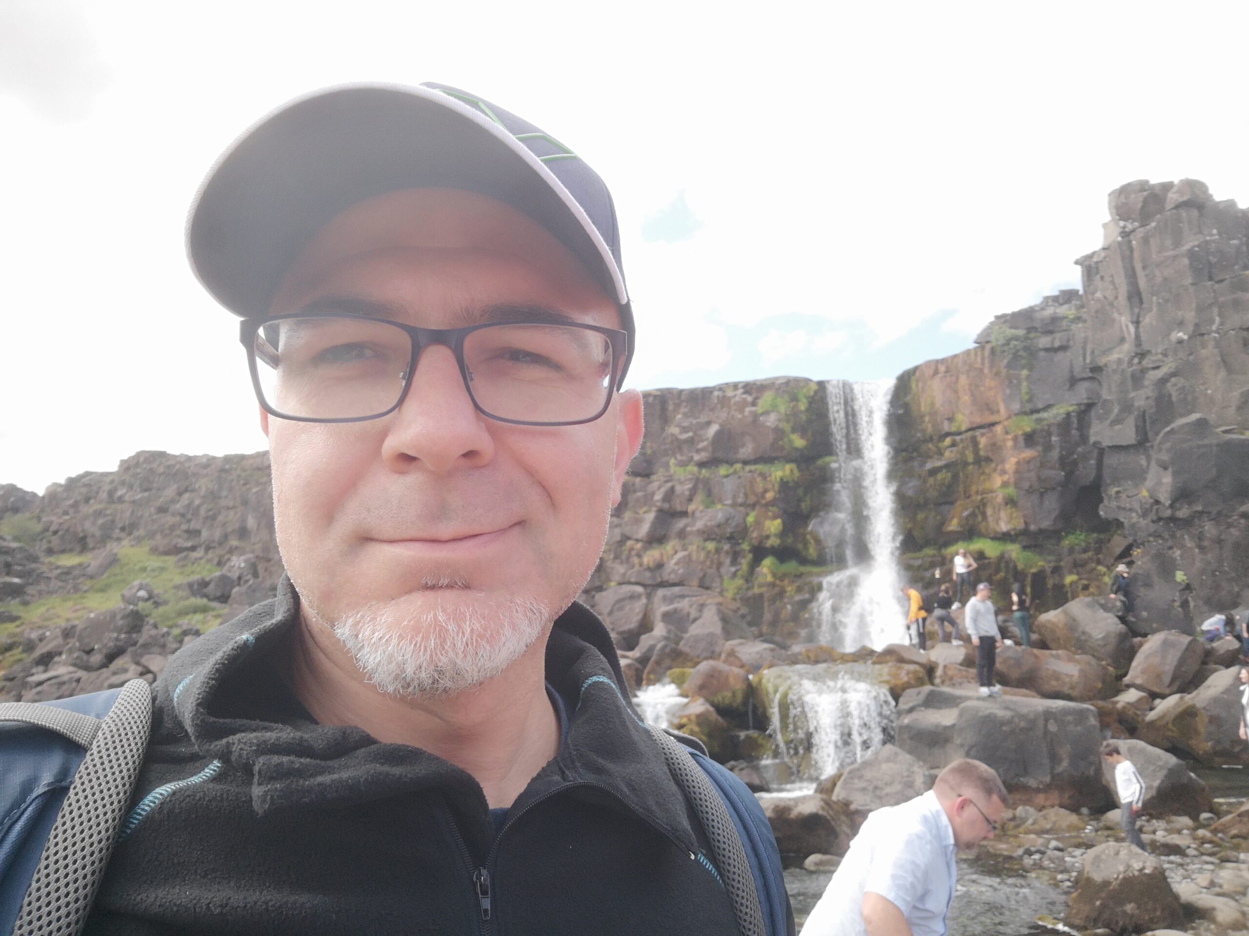 Islanda_03-Thingviller-50 In posa con la cascata Öxaráfoss