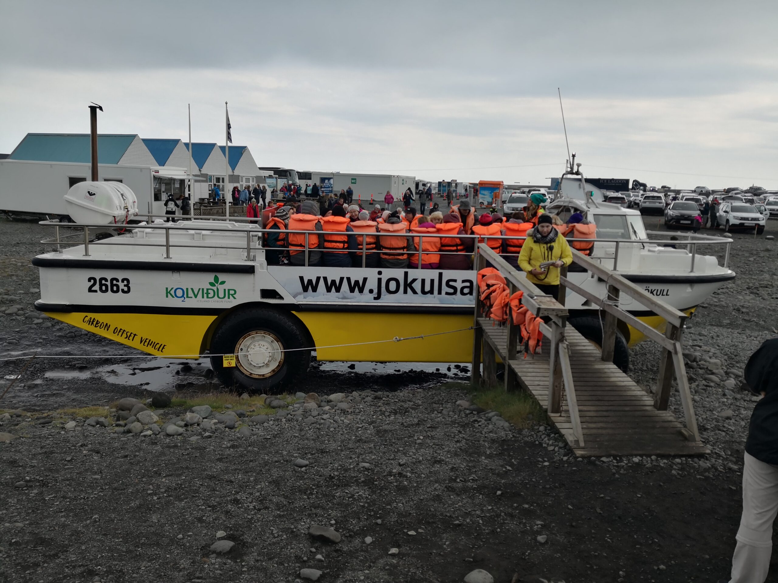 Islanda_11-Jokulsarlon-Glacier-Lagoon-114 I mezzi anfibi pronti per la visita della laguna