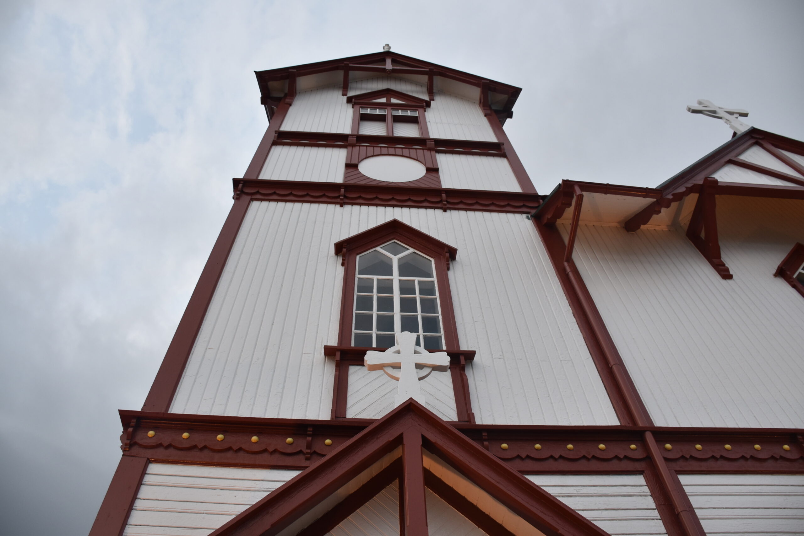Islanda_18 - Húsavík 109 La facciata della chiesa vicino al porto