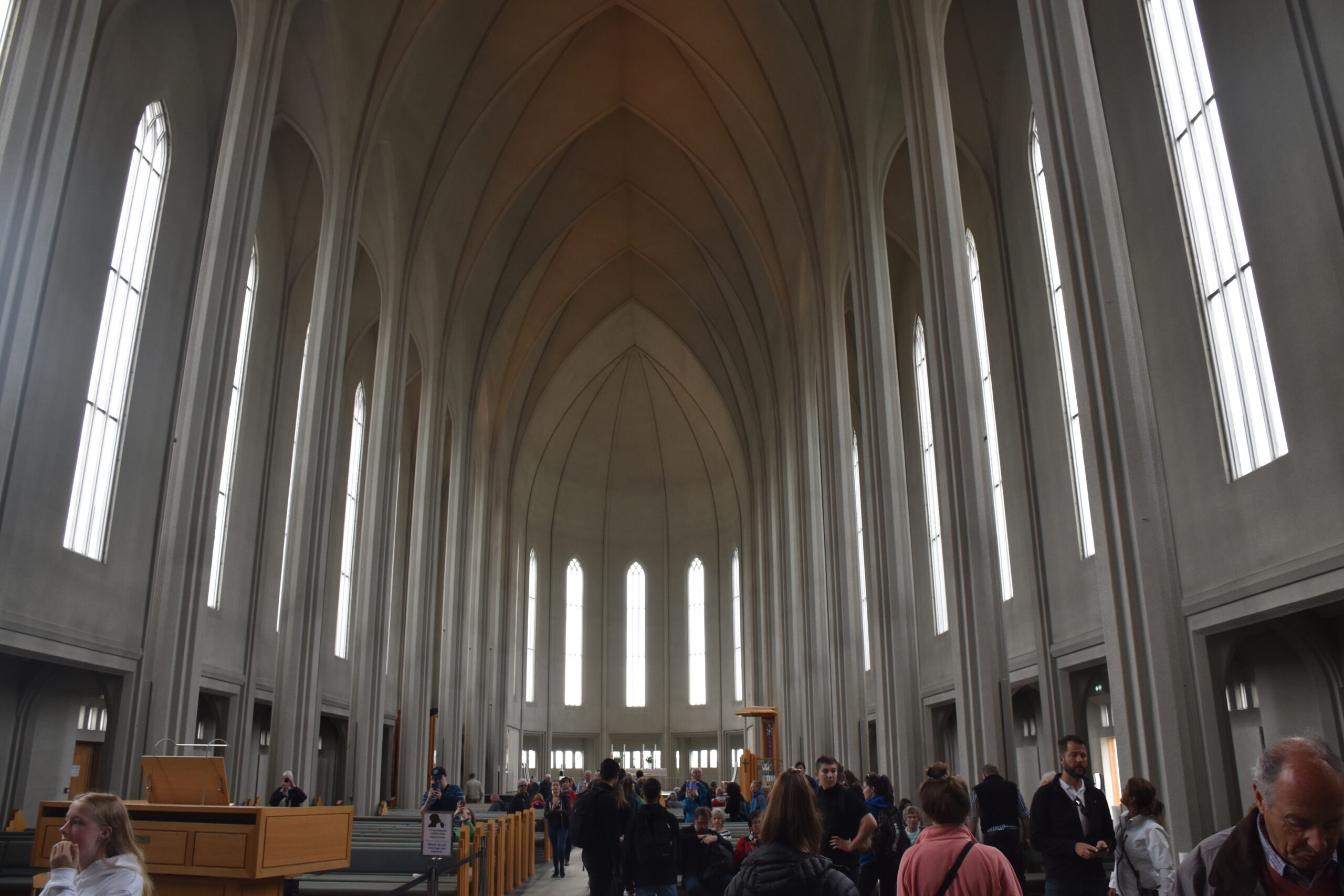 L'interno della Hallgrímskirkja