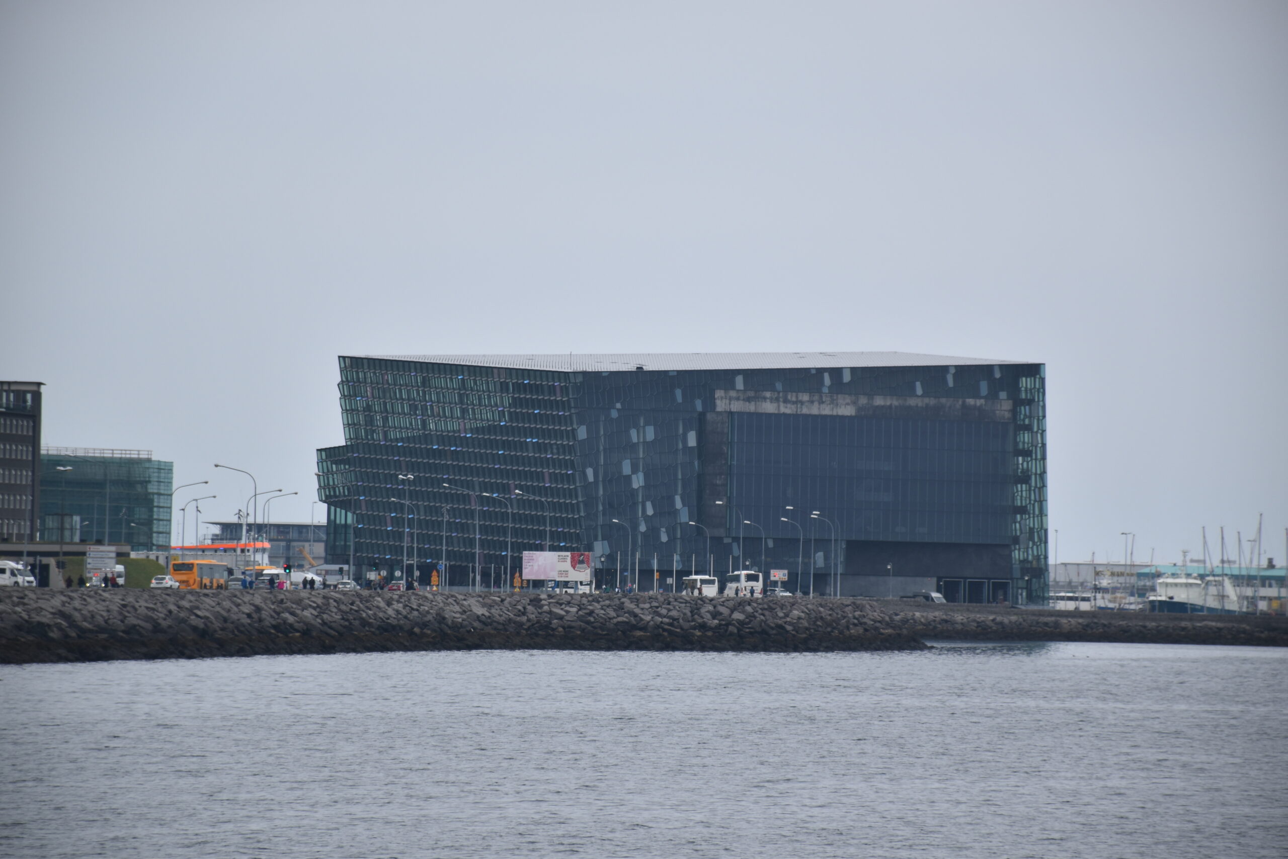 Lo spettacolare impatto dell'Harpa sul lungomare