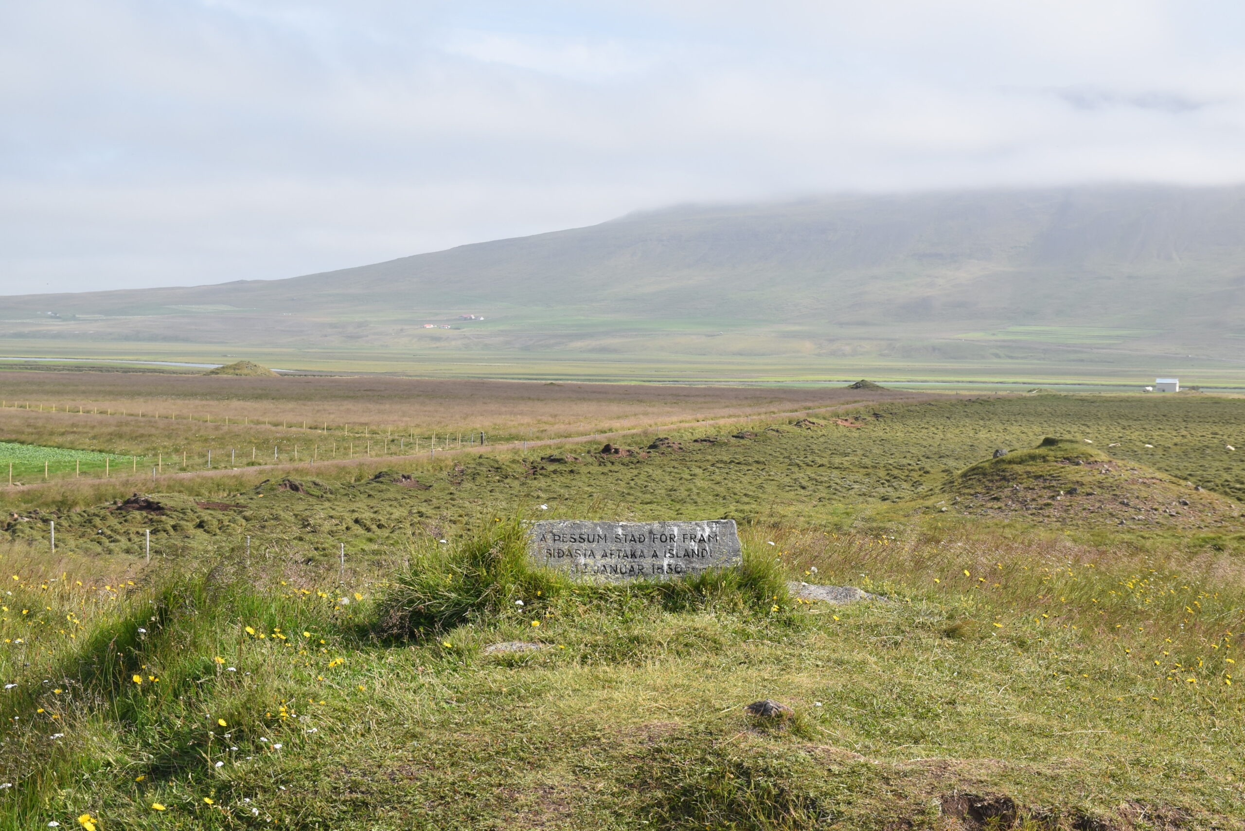 La pietra commemorativa presso Þrístapar