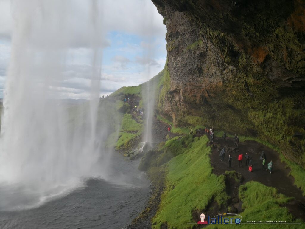 Islanda_Seljalandsfoss Passaggio sotto la cascata di Seljalandsfoss