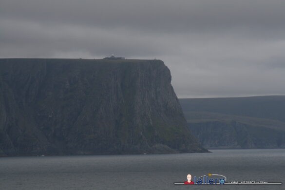 Il promontorio di Nordkapp a picco sul mare