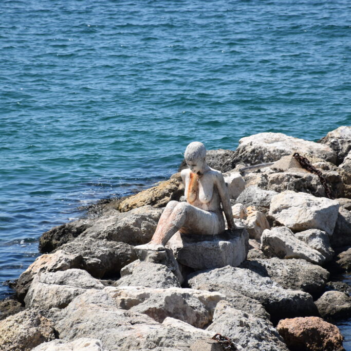Puglia_Taranto_DSC_0670 Sirena sugli scogli di Taranto
