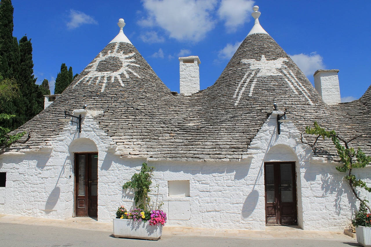 Puglia - Trulli di Alberobello - Courtesy of artist cy125it by Piaxabay Trulli di Alberobello - Courtesy of artist cy125it by Piaxabay