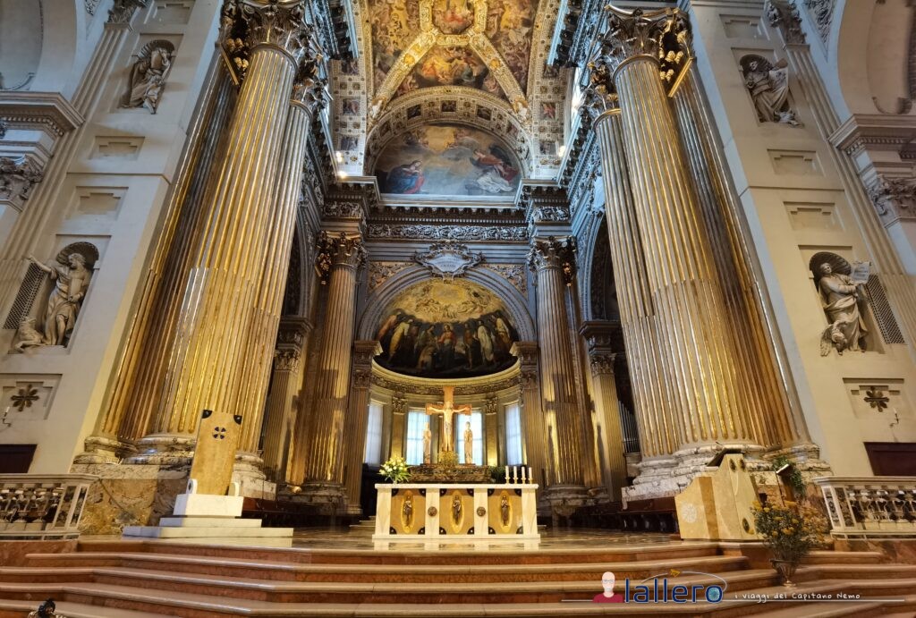 L'altare maggiore e l'abside.
