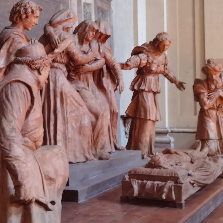 Il Compianto sul Cristo morto di Alfonso Lombardi.