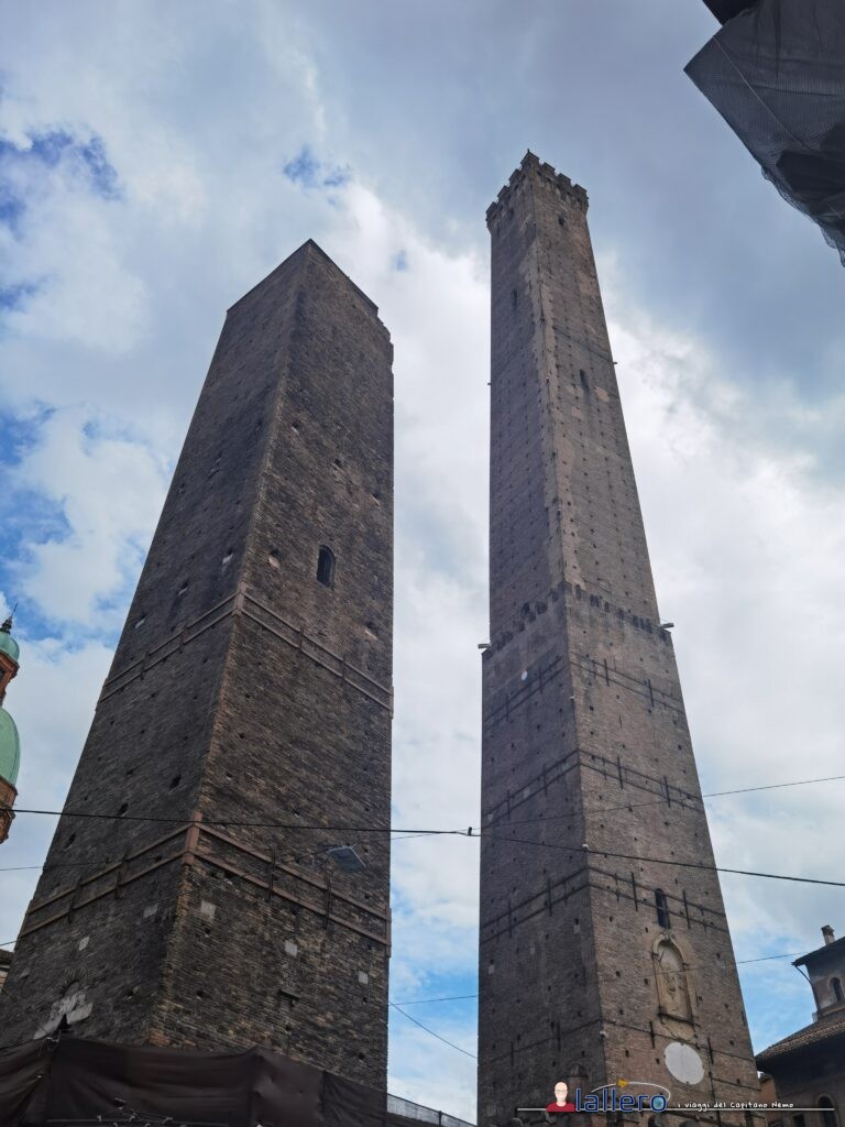 Emilia_Romagna_Bologna_Torre degli Asinelli 06 Le due torri