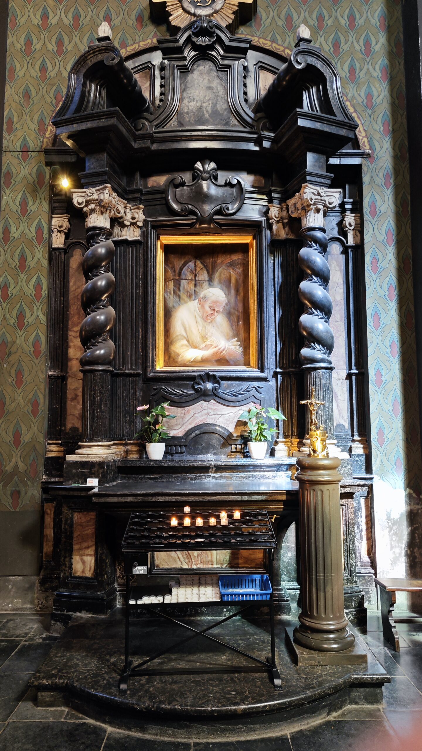 Cracovia_05 - San Francesco 42 La cappella con il quadro di Karol Wojtyła