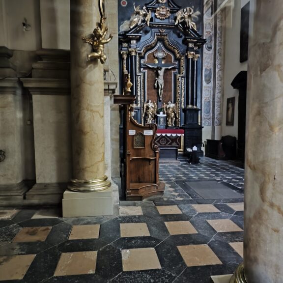 Polonia_Cracovia_07 - Santi Pietro e Paolo 07 Scorcio interno di San Pietro e Paolo