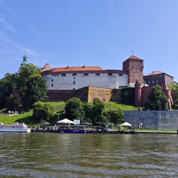La collina del Wawel domina il panorama sul fiume Vistola