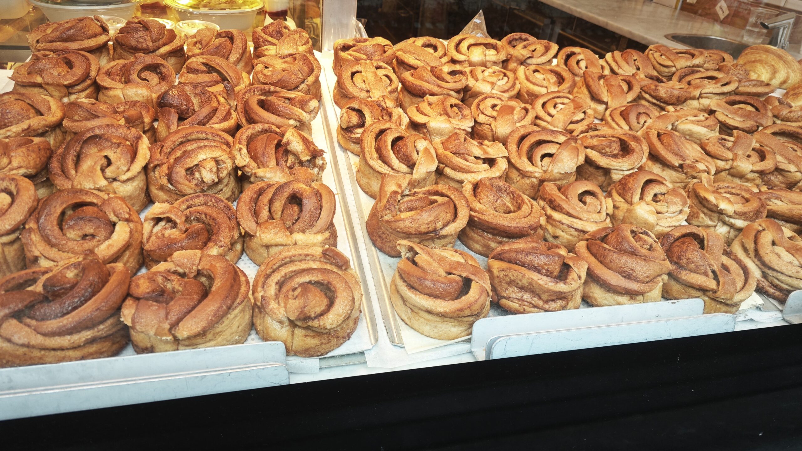 Skillingsboller o semplicemente cinnamon buns.