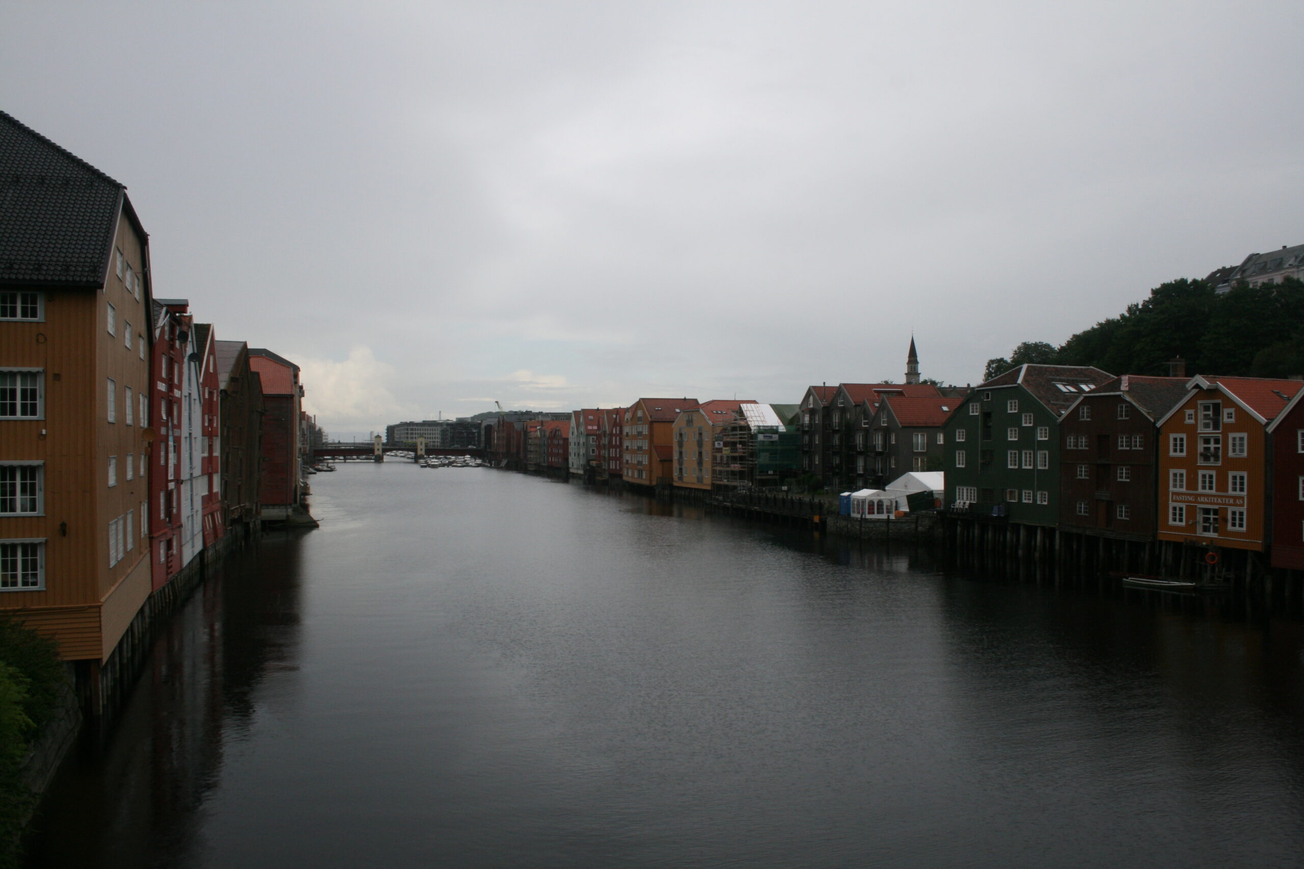 Norvegia_61 - Trondheim 151 Scorcio delle case sul fiume Nidelva