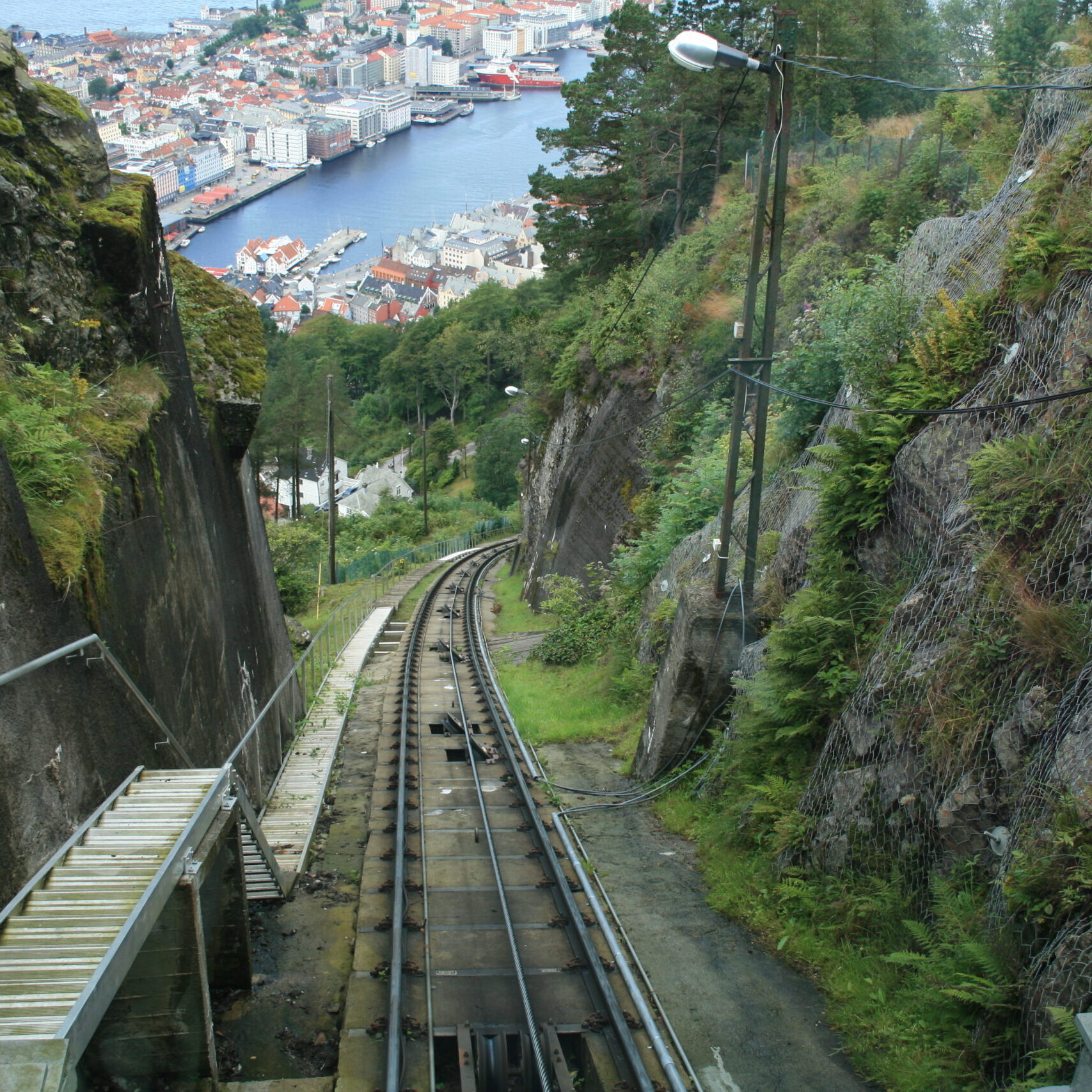 Norvegia_Bergen_82 - Funicolare 075 La via ripida del trenino Fløibanen