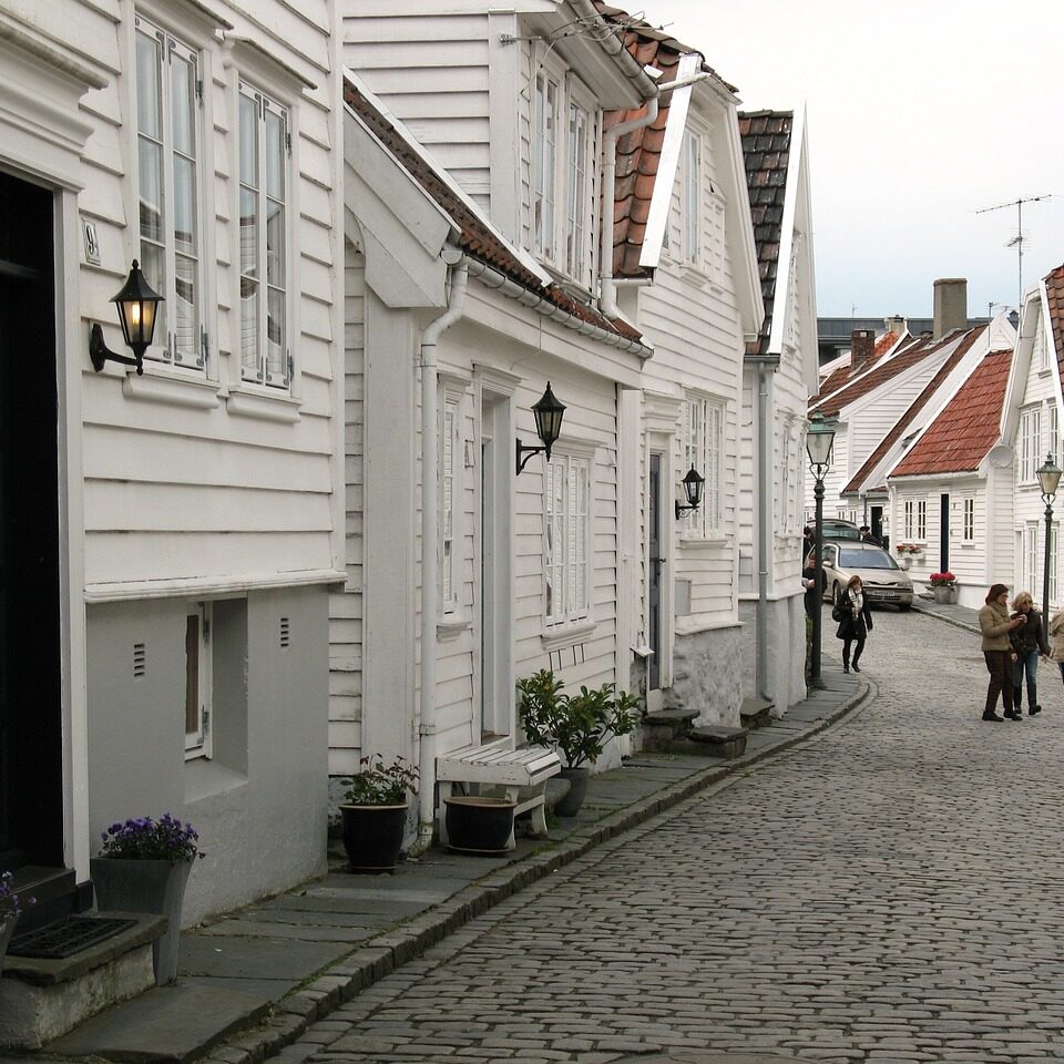 Norvegia_Dtavanger_749109_1280 Le case bianche della città vecchia