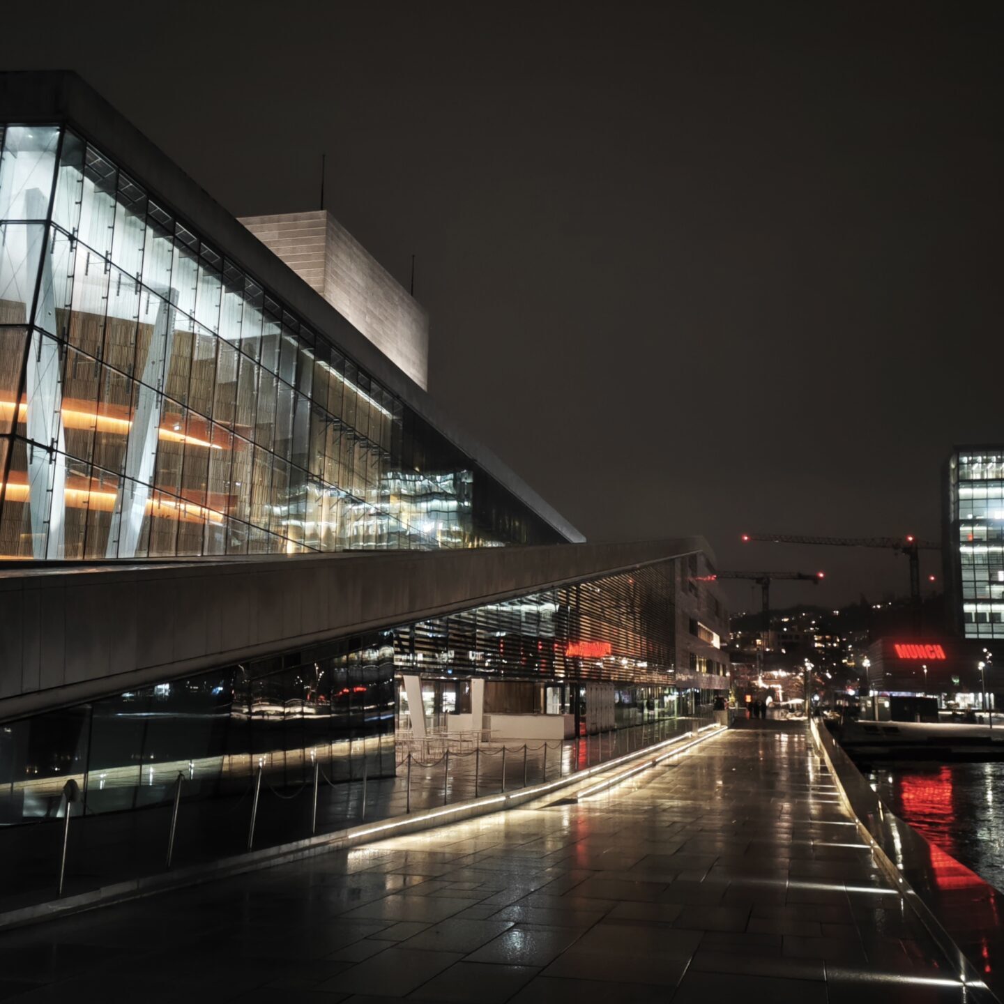 Norvegia_05 - Opera House 04 L'Opera House e il Museo Munch brillano nella notte