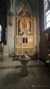 Il fonte battesimale e il reliquiario