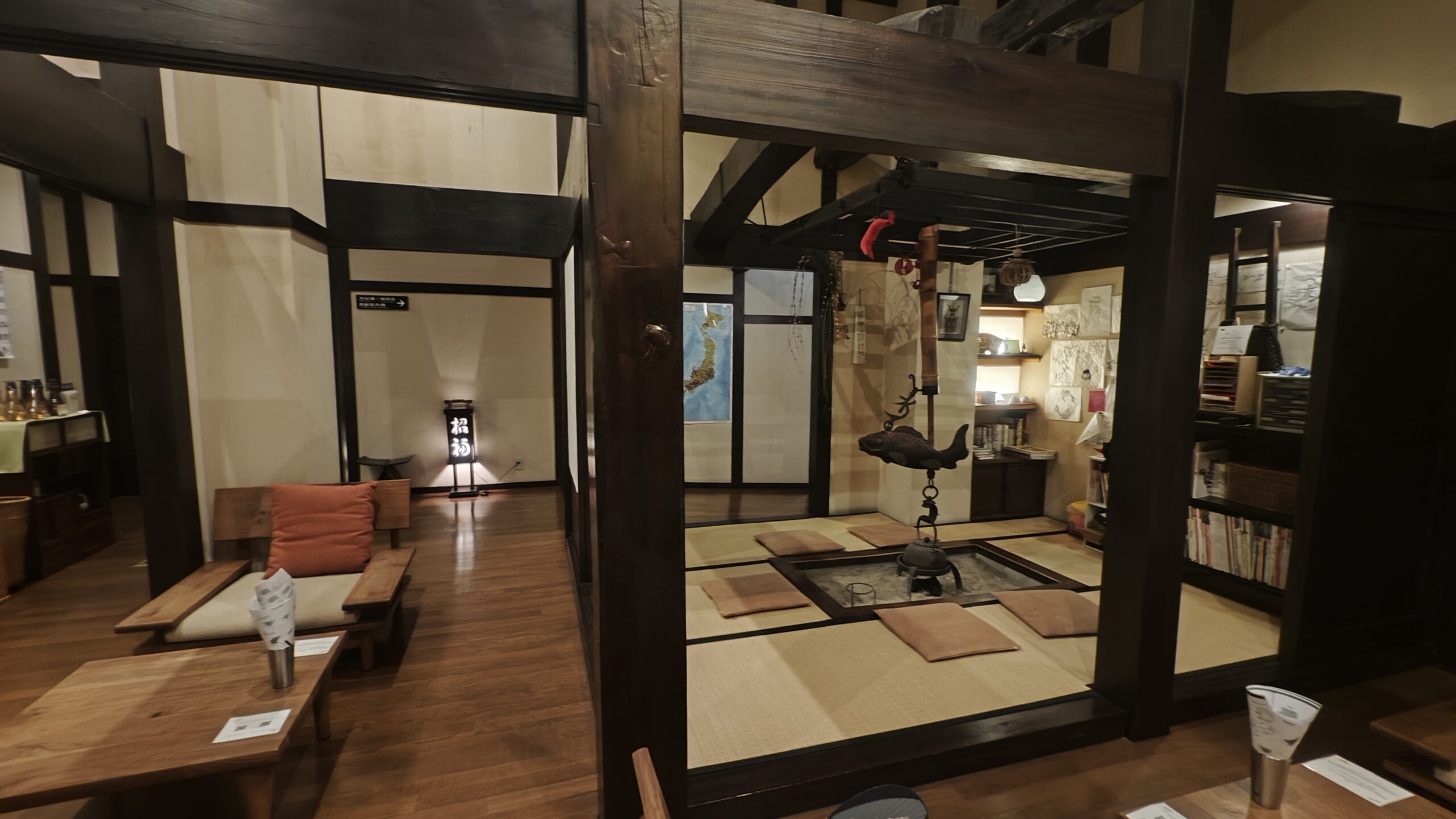 Sui pavimenti in legno o tatami si cammina rigorosamente senza scarpe!
